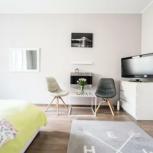 https://cosy-sunny-central-apartment-next-to-wisla-river.warsawhotelspoland.com